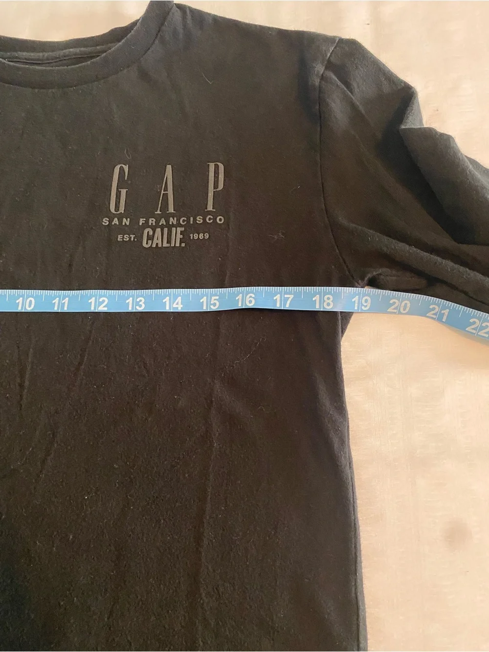 GAP KIDS  Long Sleeve Tee in Black with Grey Logor